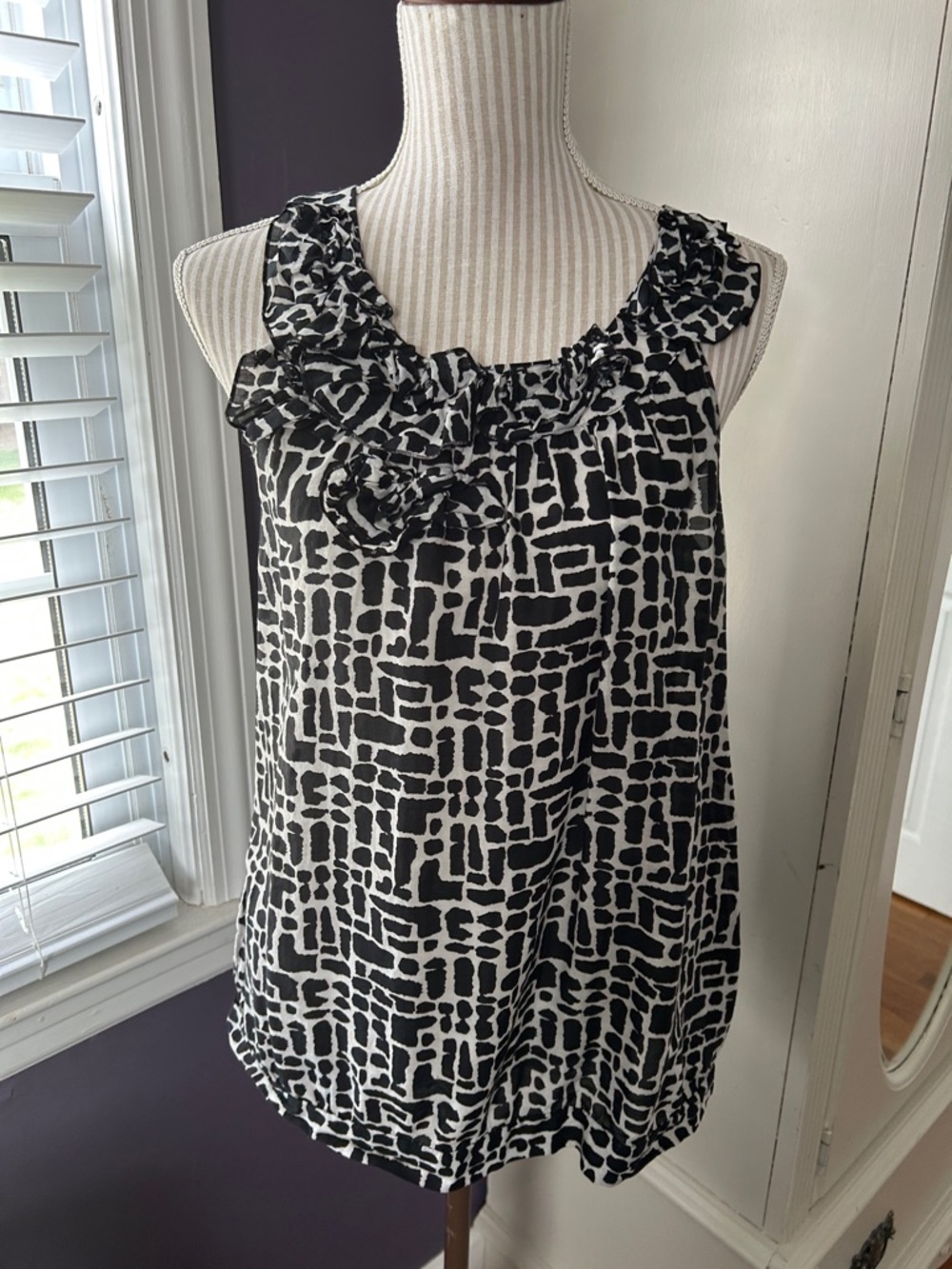LOFT Black & White Ruffle Neck Top M